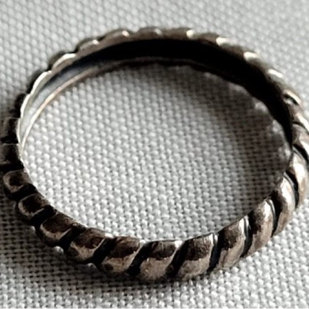 Vintage Sterling Silver Twisted Band Ring. Size 5.75. - Picture 4 of 4